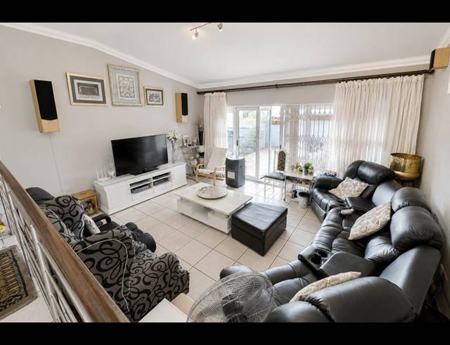 3 BEDROOM TOWNHOUSE FOR SALE IN SANDOWN